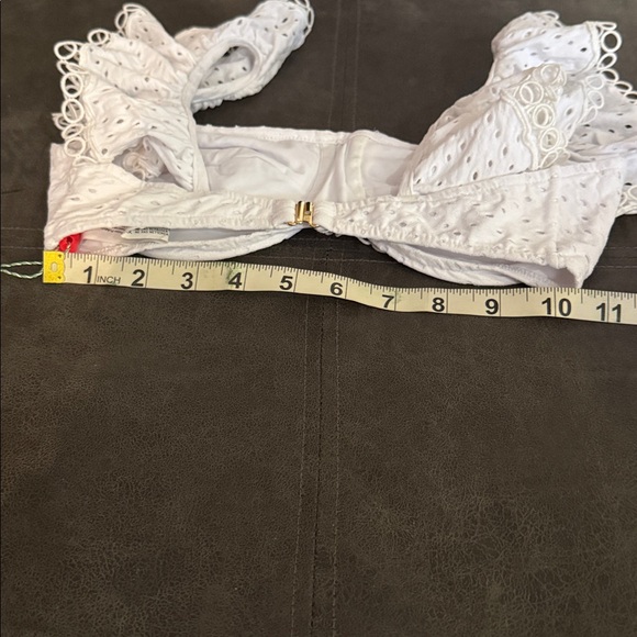 New FARM Rio White Eyelet Ruffle Bikini Top - Picture 5 of 5